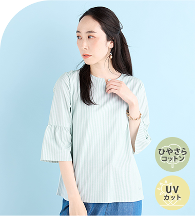 【冷感】ひやさらギャザースリーブプルオーバー（サックス）を着用した女性の写真1