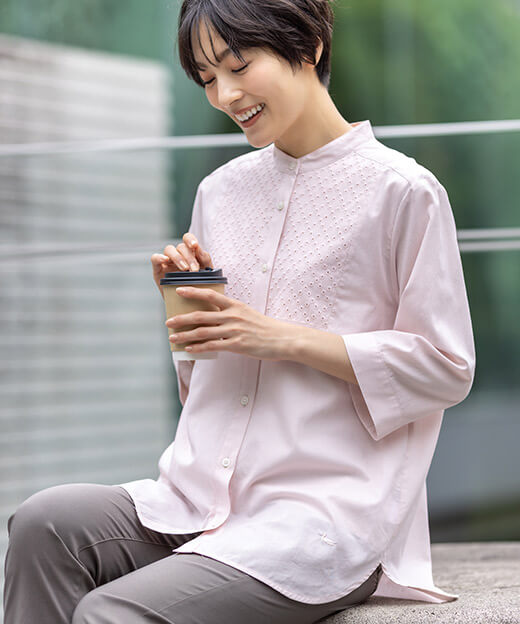 【冷感】ストレートパンツ,フロントレースブラウスを着用したモデル画像05