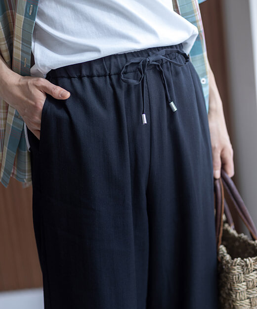 【冷感】ウエストドロストパンツ,【ひやさら】【UVカット】モックネックTシャツ,オーガニックコットンチュニックブラウスを着用したモデル画像05