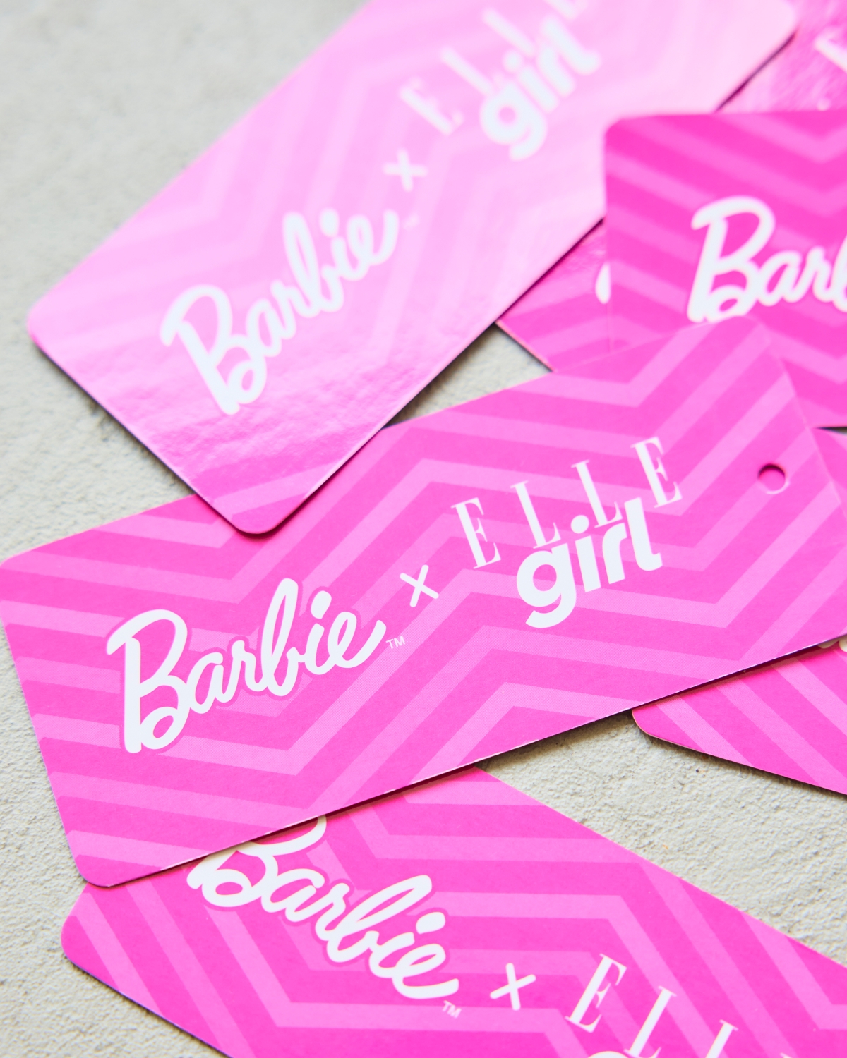 Barbie × ELLEgirlのロゴプレートの画像