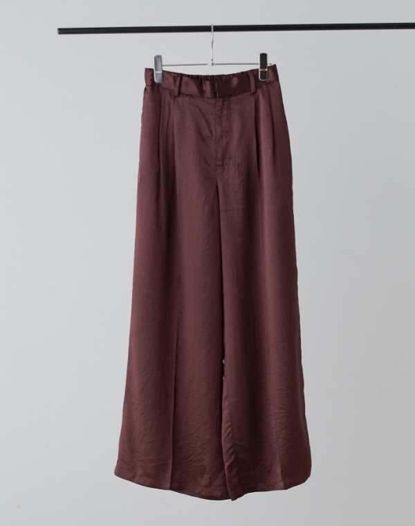 Satin Wide-Leg Slacks × Straight type