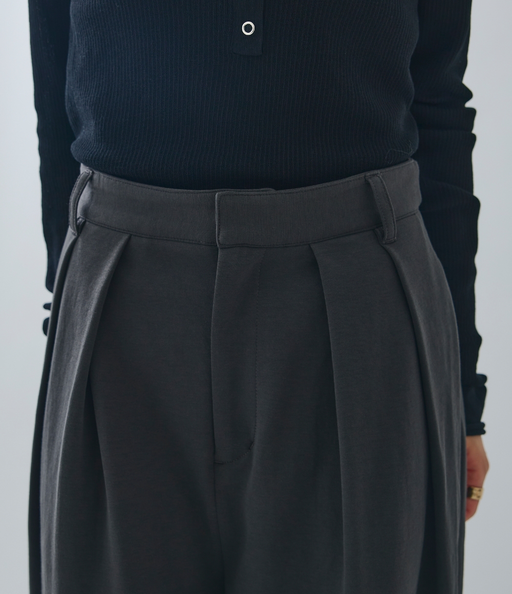 Two-Tuck Sweatpants DETAIL2