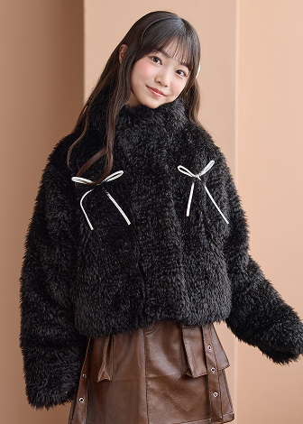 黒のリボンファーブルゾンを着たコーディネート