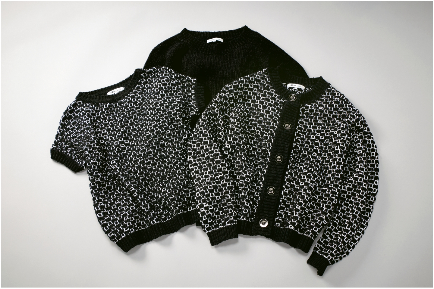 BLACKのエレガントニットの写真