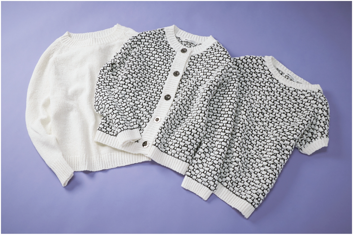 WHITEのエレガントニットの写真