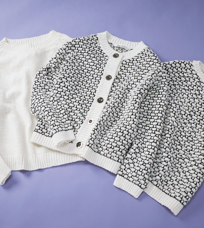 WHITEのエレガントニットの写真