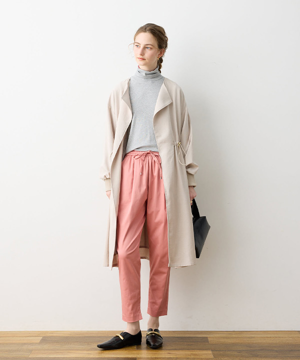 春らしい華やぎを添えるコーラルピンクのスタイリング画像