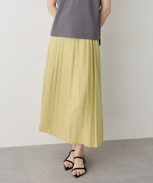 プリーツスカートのスタイリング