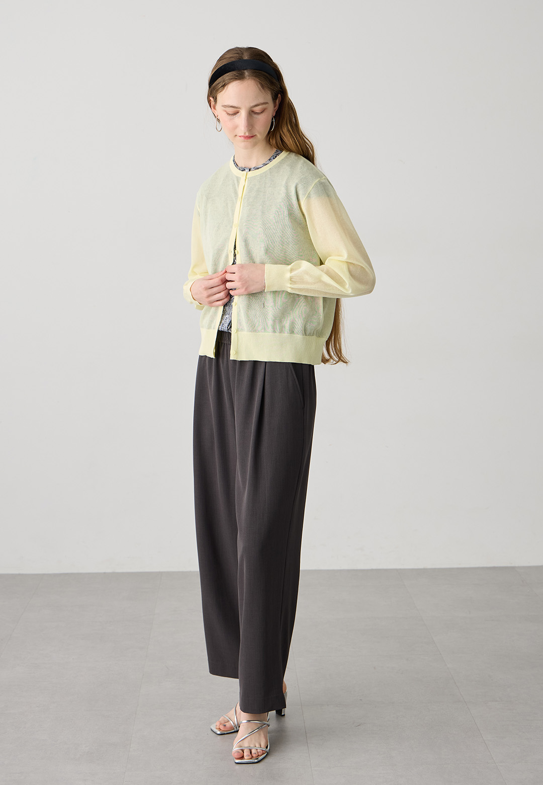 シアーカーディガンのスタイリング2