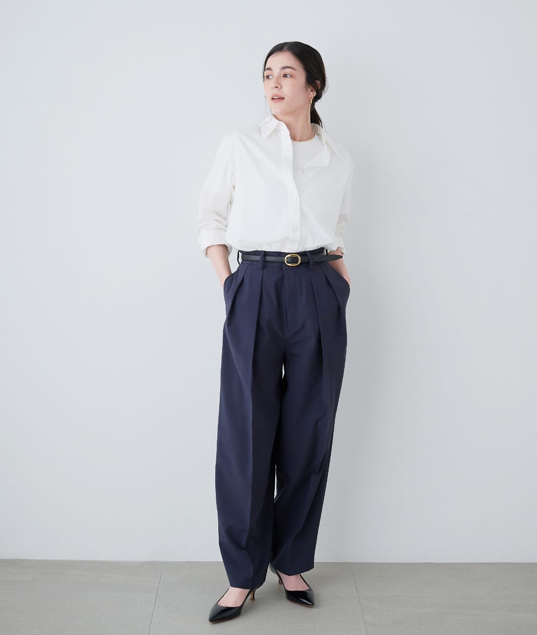 バレルパンツを着用しているモデル画像03