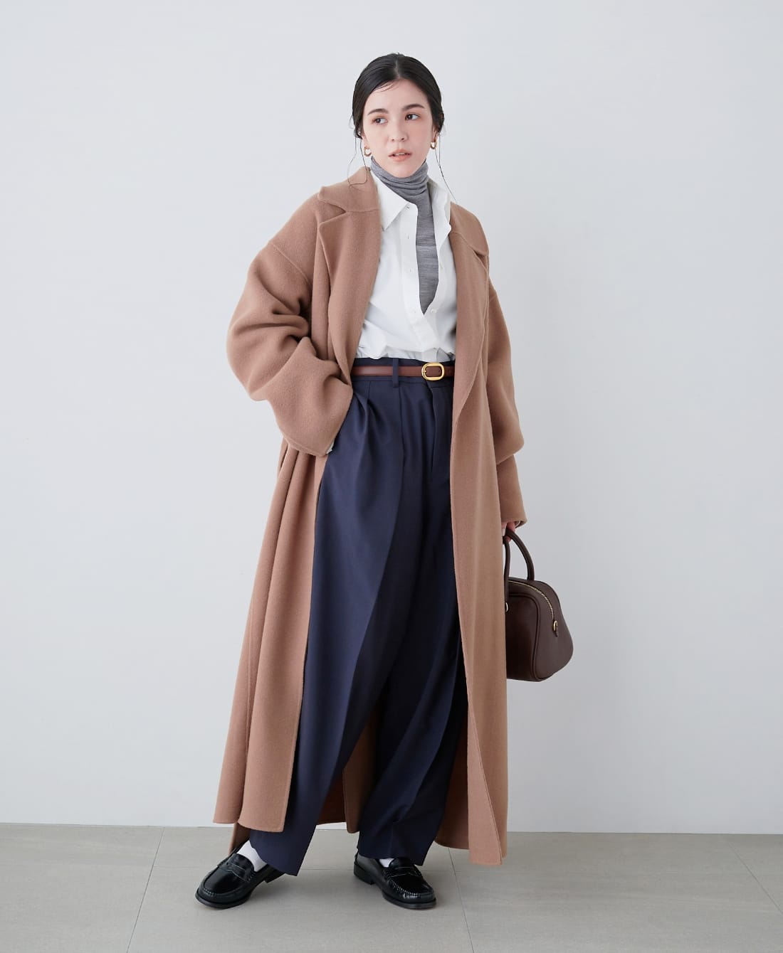 バレルパンツを着用しているモデル画像08
