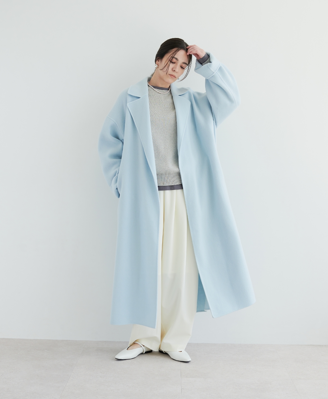 ウールメルトンロングリバーコートを着用しているモデル画像07