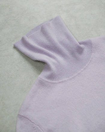 ライラックの【CASHMERE100%】カシミヤタートルネックニットをアップした画像