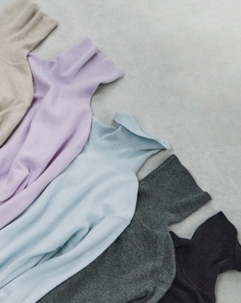 オートミール・ライラック・サックス・チャコール・ブラックの【CASHMERE100%】カシミヤタートルネックニットの画像