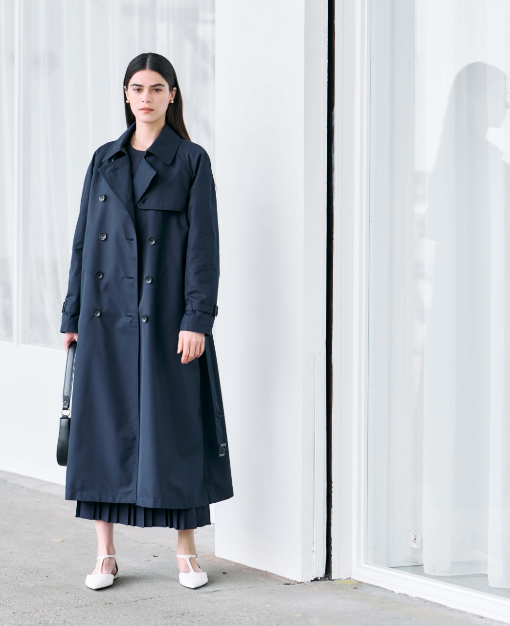 卒業式 Coat＆Blouse＆Skirt＆Pierced earringsを着用した女性	01