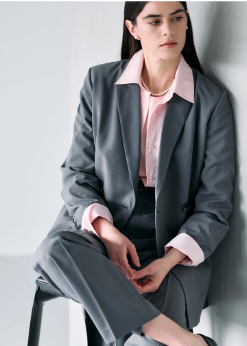 デイリー Coat＆Jacket＆Shirt＆Pullover＆Pants＆Pierced earrings＆Necklaceを着用した女性 アンカーリンク