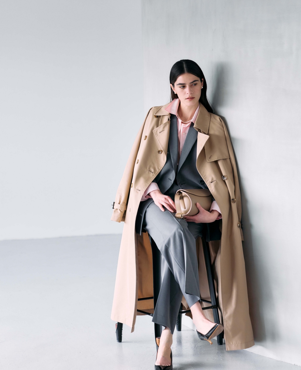 デイリー Coat＆Jacket＆Shirt＆Pullover＆Pants＆Pierced earrings＆Necklaceを着用した女性	03