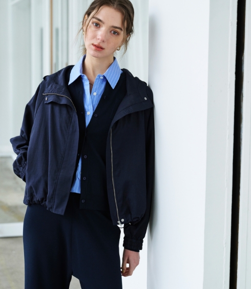 temp 10℃ Blouson&Cardigan&Shirt&Pantsを着用しているモデル画像 03