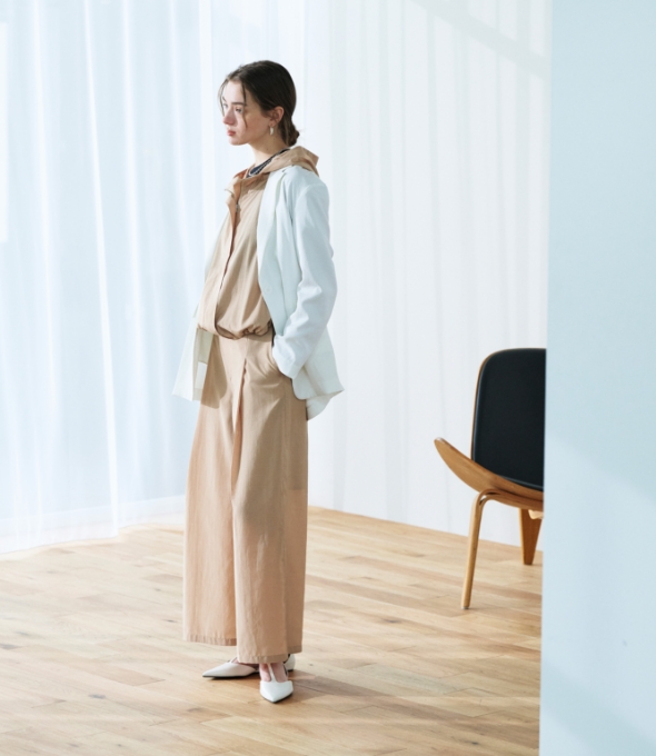 temp 15℃ Jacket&Blouson&T-Shirt&Pantsを着用しているモデル画像 01