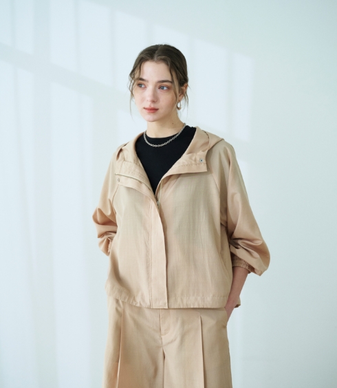 temp 15℃ Blouson&T-Shirt&Pantsを着用しているモデル画像 04