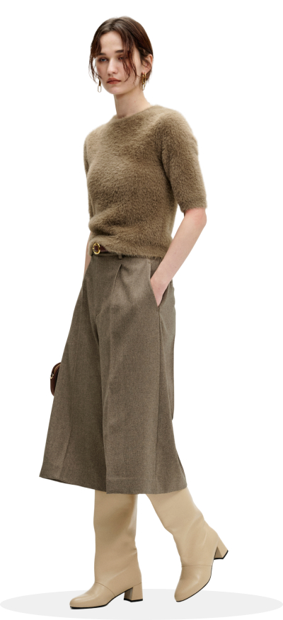 メランジドライタッチキュロットパンツのAutumn モデル着用画像 1