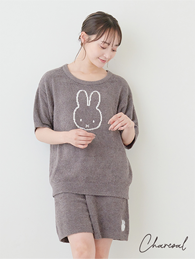 miffy ROOMWEARを着用している女性の写真_06