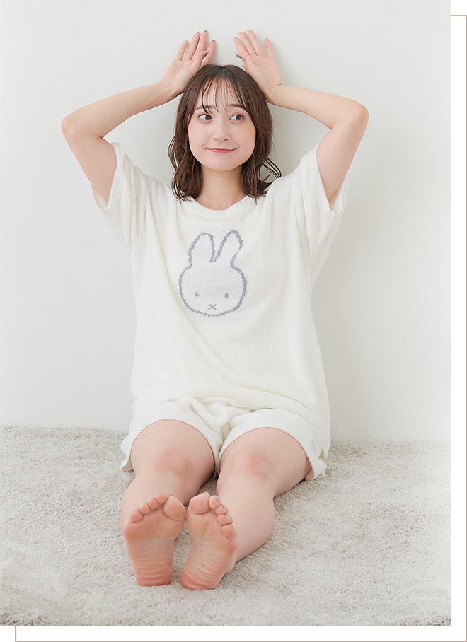 miffy ROOMWEARを着用している女性の写真_01