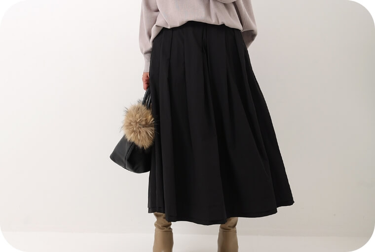LOOK01 タックフレアスカート（ブラック）の着用画像