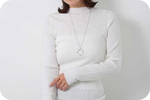 LOOK01 リブニットプルオーバー（オフ）の着用画像