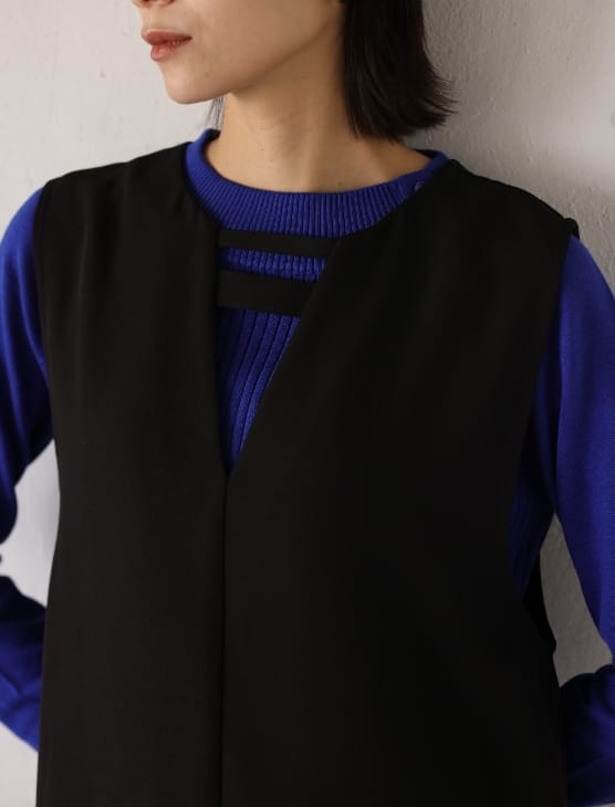 Onepiece、Knit、Denim、Bagを着用している女性モデルの画像03