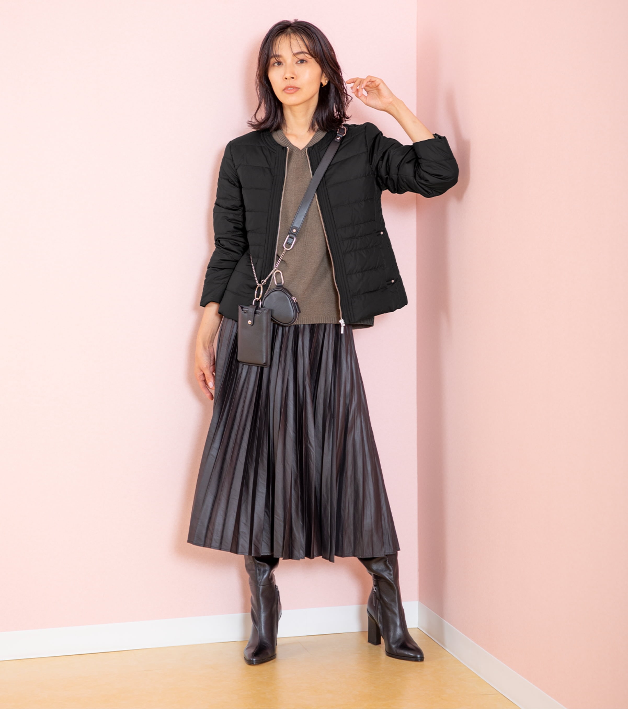 黒のショートダウンでモードな着こなしにトライ