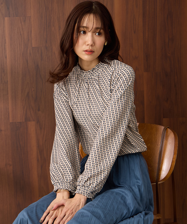 シャーリングプリントプルオーバーのスタイリング