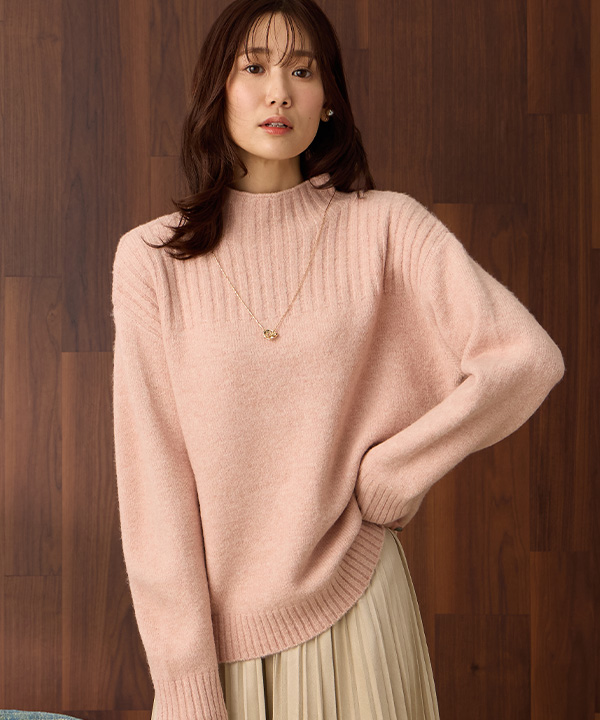 カラーネップニットプルオーバーのスタイリング