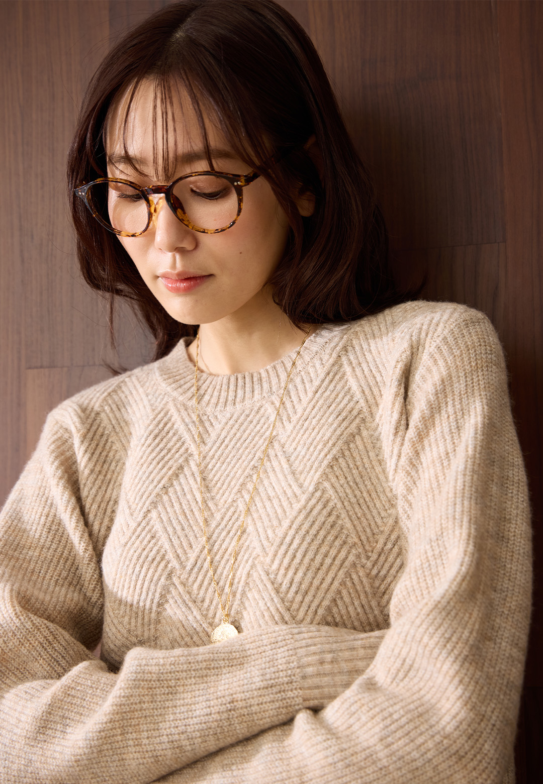 ダイヤニットプルオーバーとデニムフリースパンツのスタイリング1