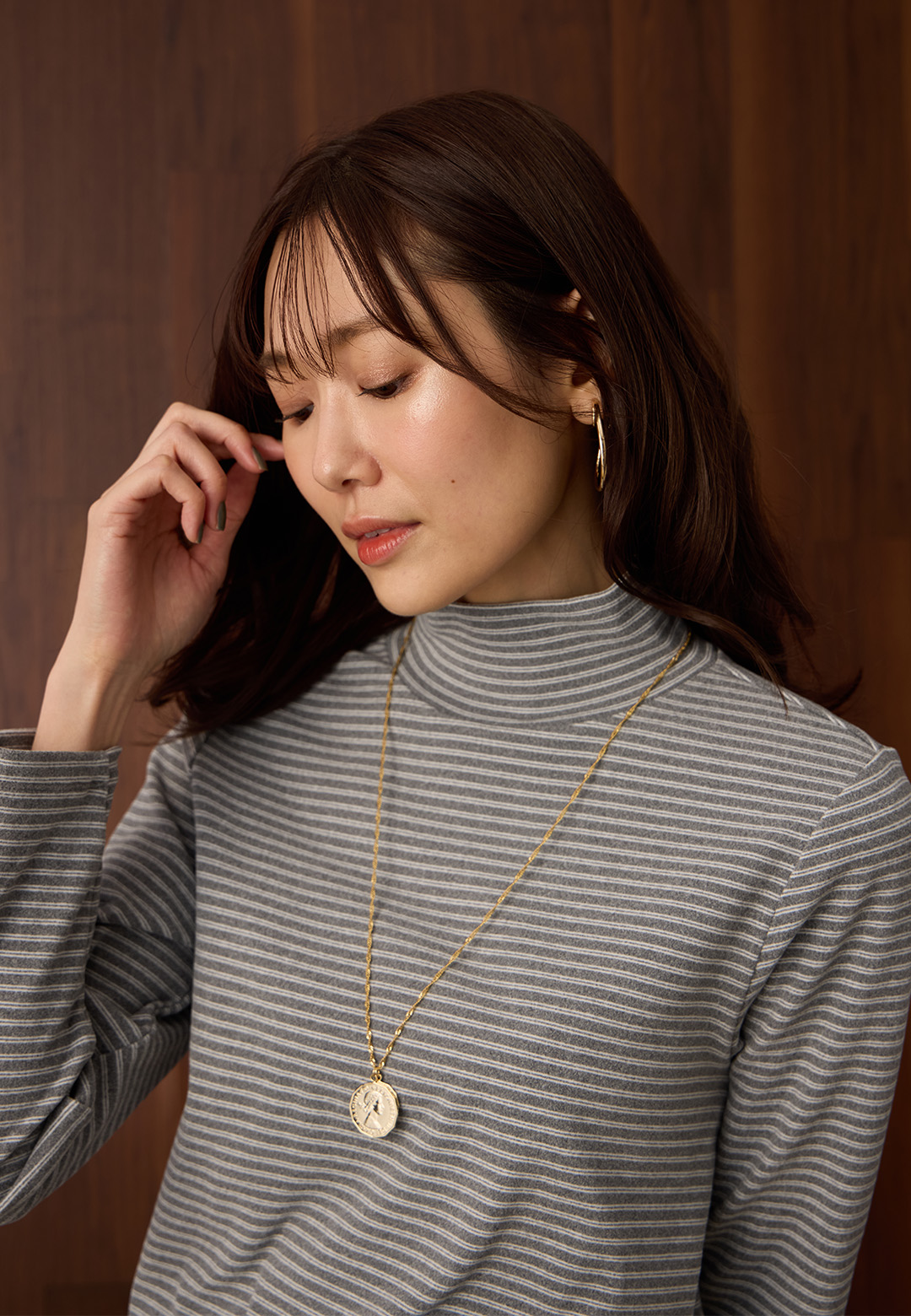 起毛ハイネックプルオーバーと裏起毛パンツのスタイリング3