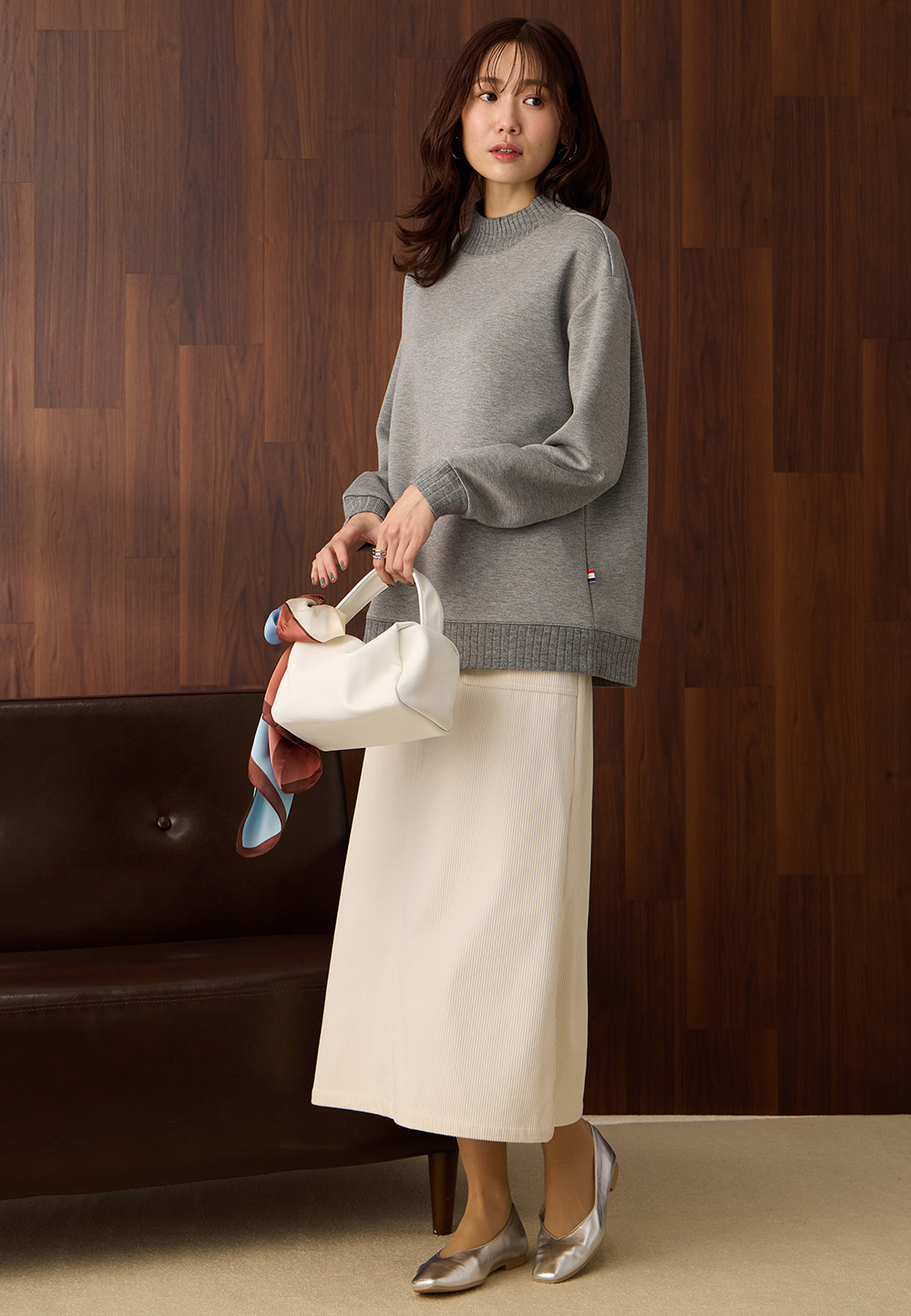 ハイネックリブ切替プルオーバーとコーデュロイスカートのスタイリング1
