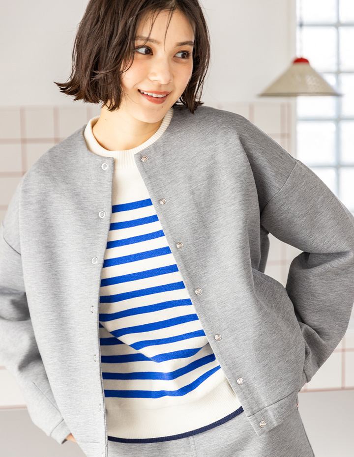 Cardiganを着用した女性