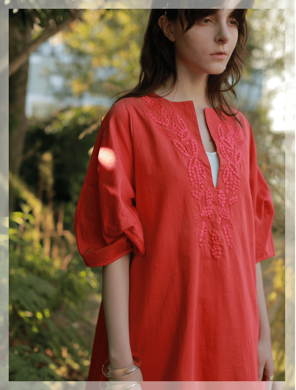 RED ジョイントスリーブ刺繡ワンピース model01