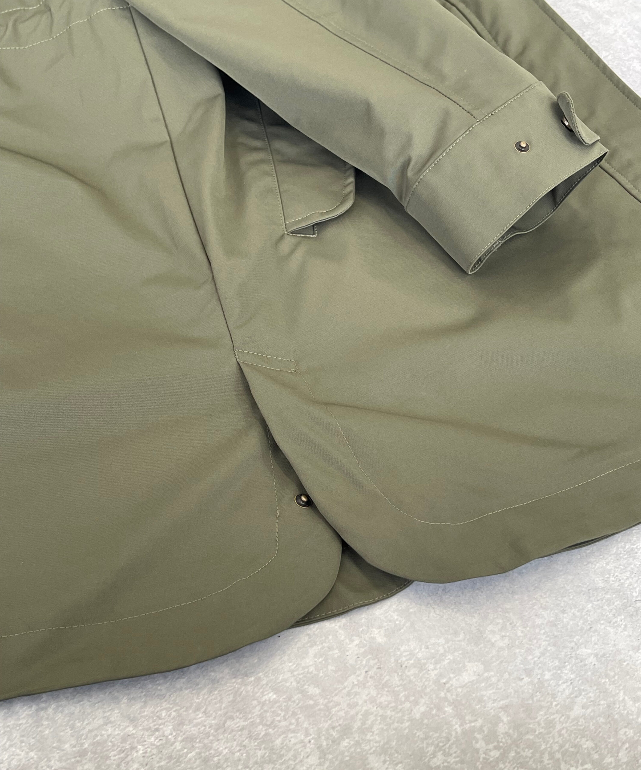足さばきを良くする脇スリット