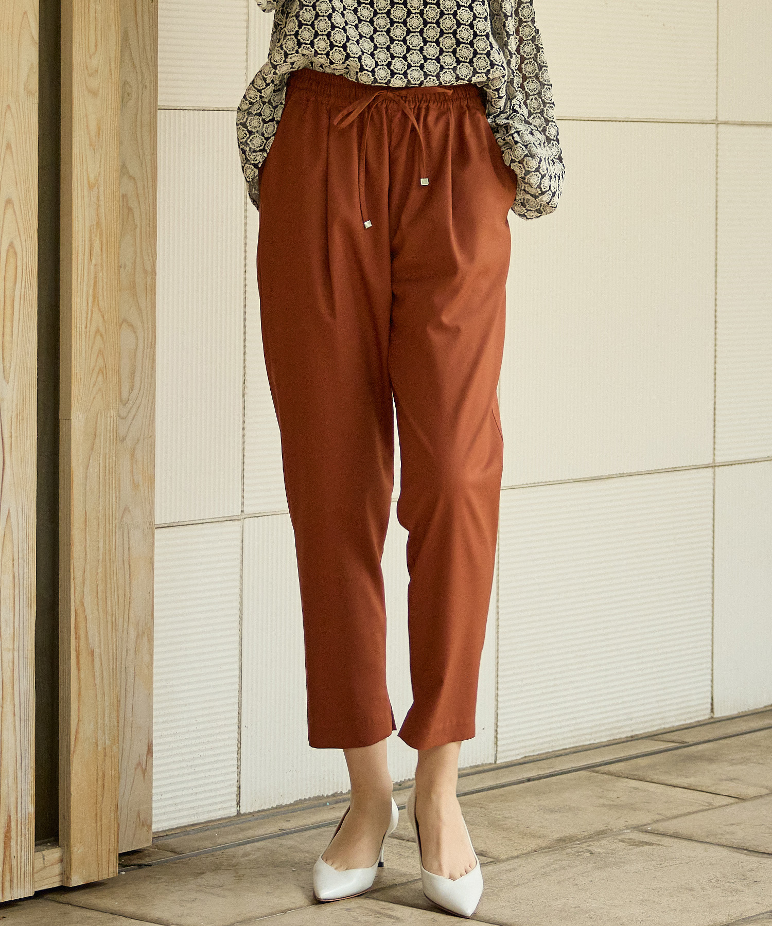 タックテーパードパンツ<br/>¥4,389 tax in
