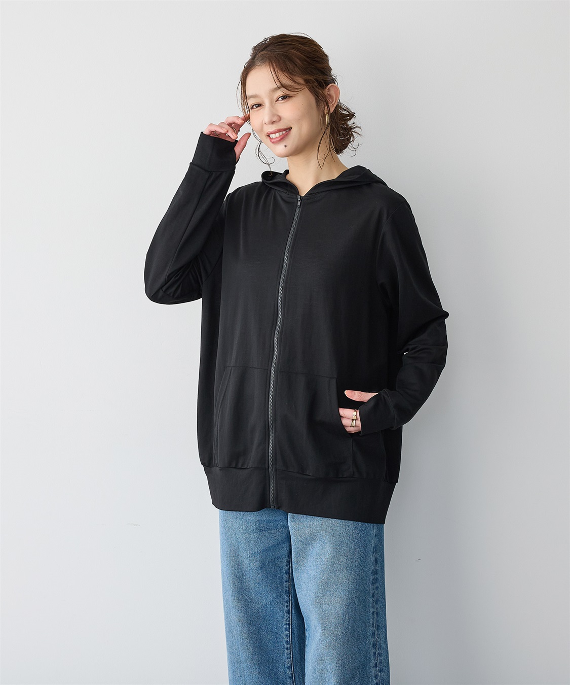 【anyfee/プラスサイズ】接触冷感・日陰を着るUVカットサムホールフード付きパーカー ¥3,300 （税込）