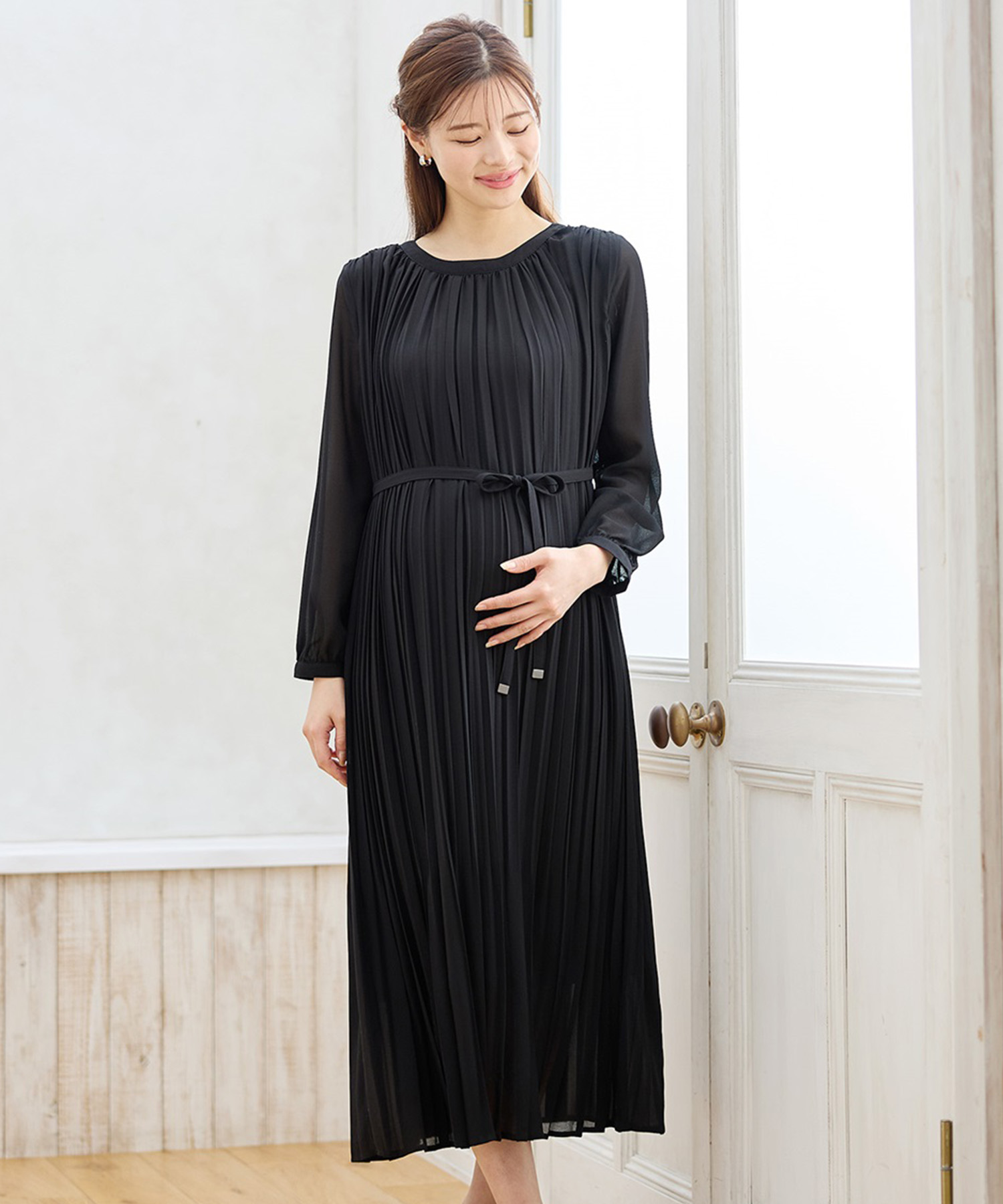 地シフォンプリーツ オケージョンワンピース　¥6,590 （税込）