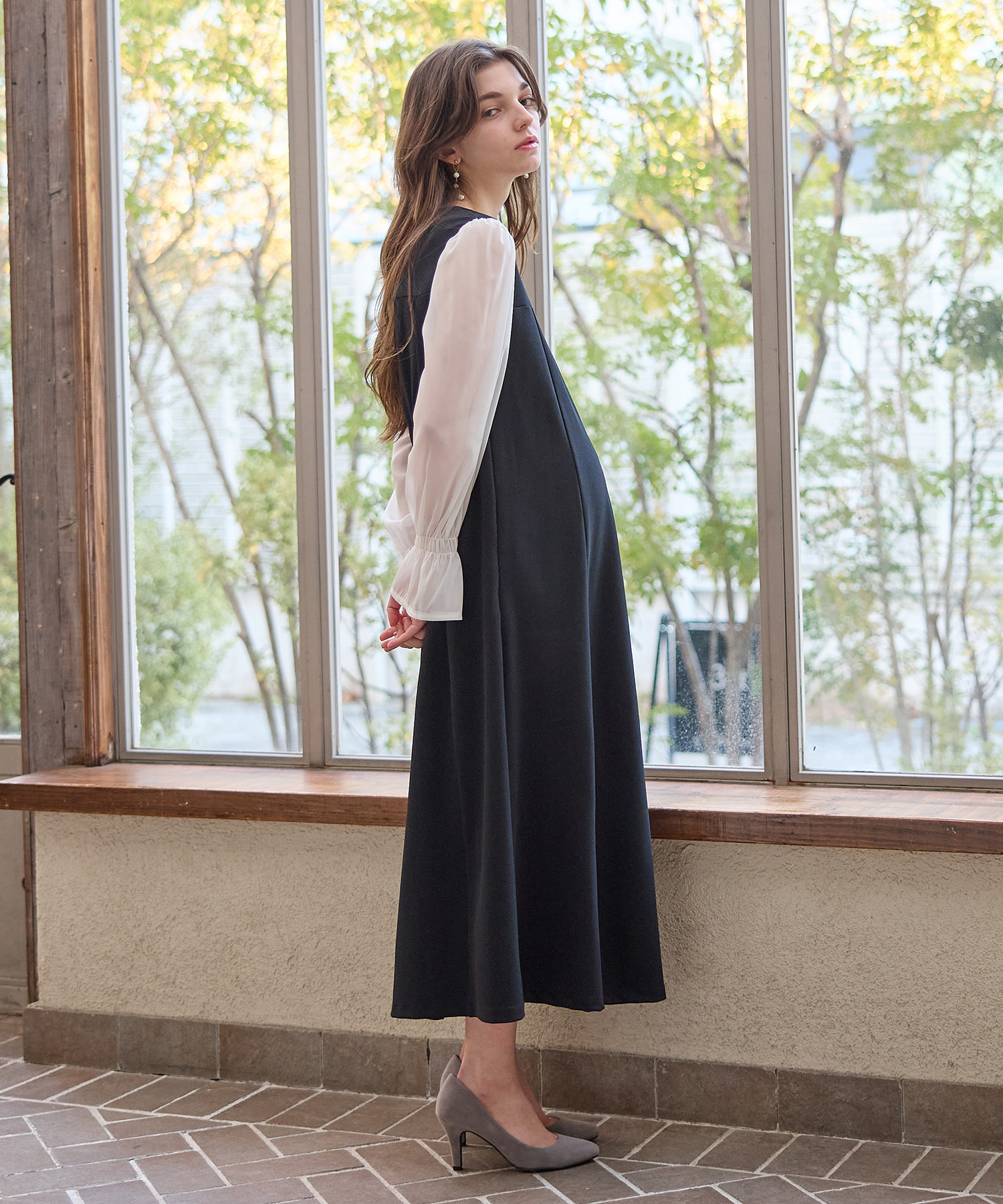 Black（ブラック）： シックで万能。頼れる一枚。