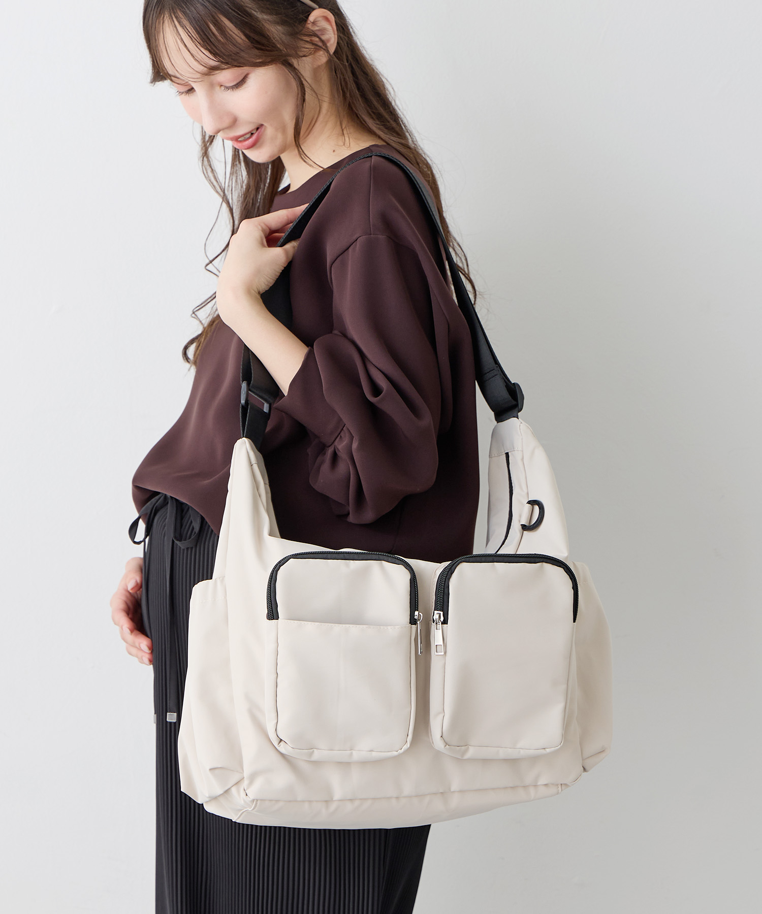 【撥水】ハジカルペアレンツショルダーバッグ（W34×H29×D13）　¥4,940 （税込）