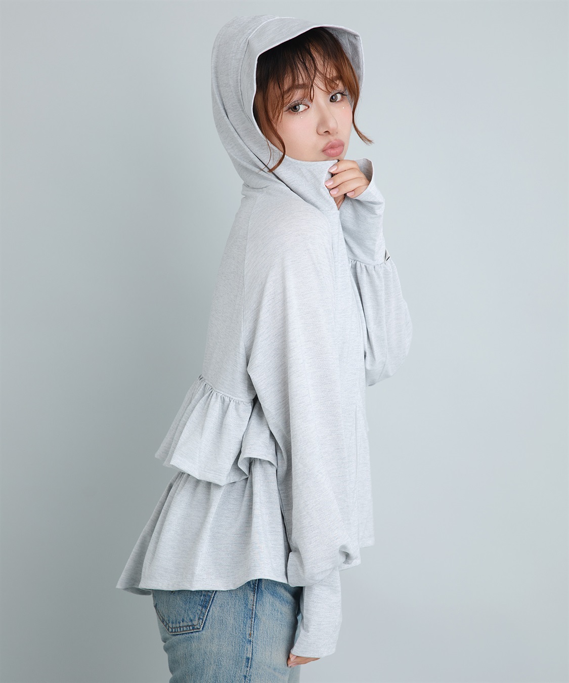 【テレビで紹介されました】【Yoki】ラメ生地フード付きバックフリルパーカ ¥3,850［商品詳細はこちら］