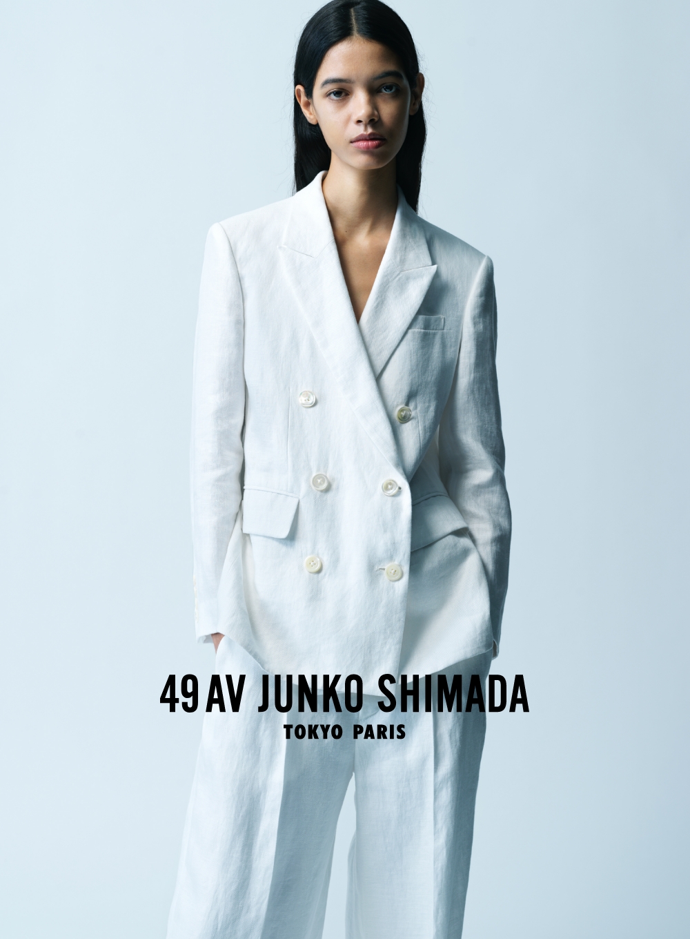 2024 SPRING&SUMMER COLLECTION　ジャケット,パンツを着用した女性の写真