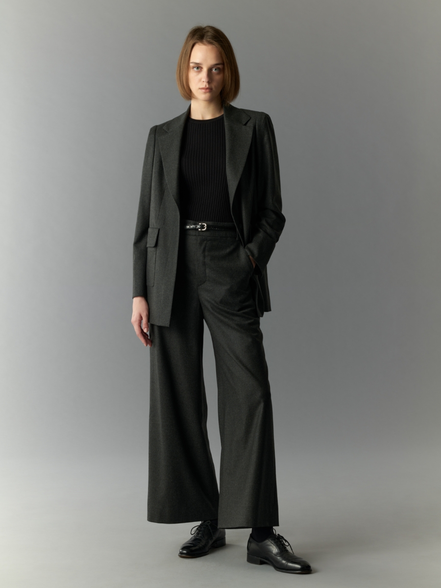 49AV JUNKO SHIMADA 2025AWの服を着用しているモデル画像01