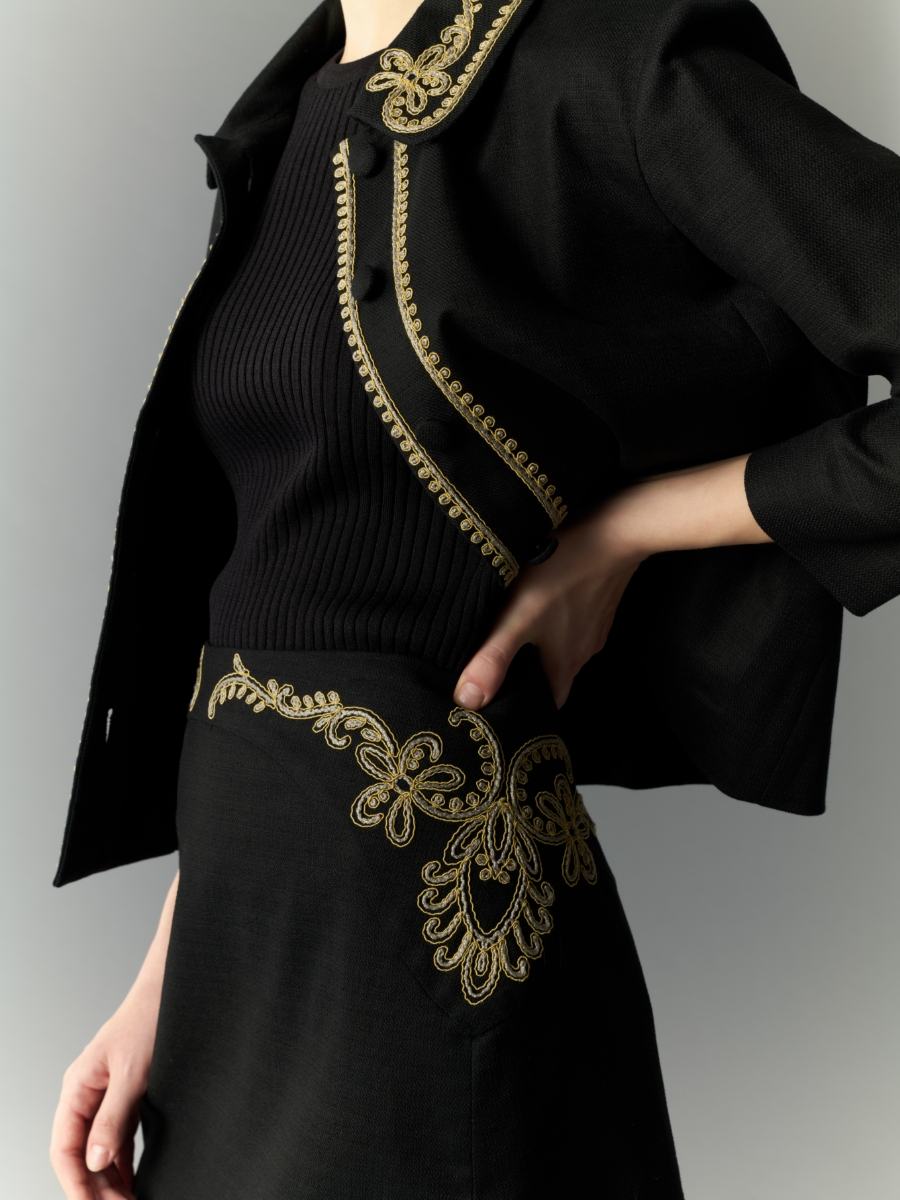 49AV JUNKO SHIMADA 2025AWの服を着用しているモデル画像03