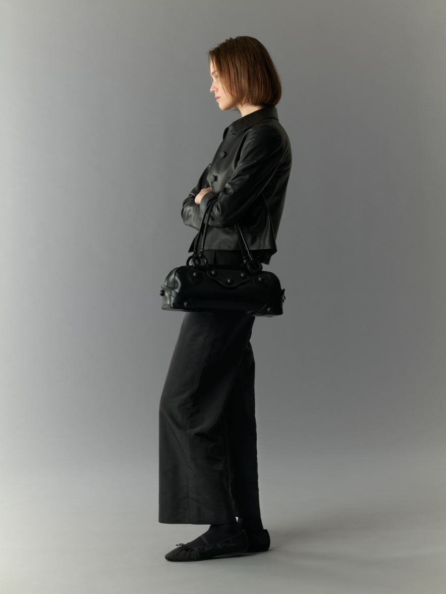 49AV JUNKO SHIMADA 2025AWの服を着用しているモデル画像15