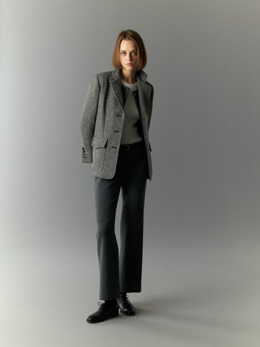 49AV JUNKO SHIMADA 2025AWの服を着用しているモデル画像17